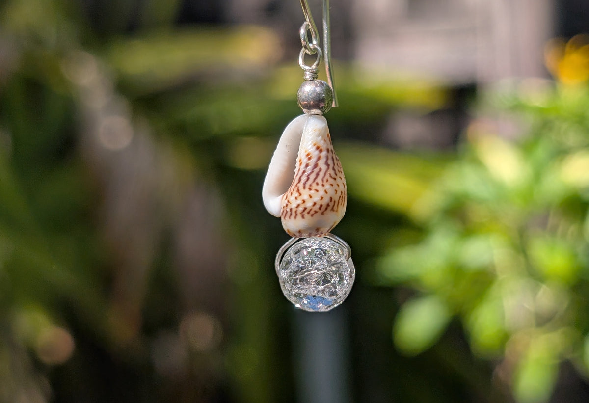 Eloise- Mini Conch Shell & Fractured Quartz Earrings